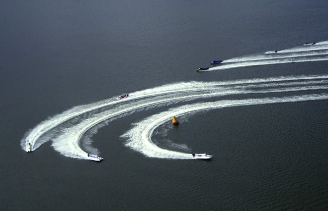 F1 Superboats fast round the mark © Theo Spykers 